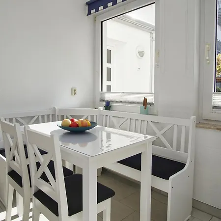Ruhige Lage Mit Terrasse, Gratis Nutzung Vom Ahoi Erlebnisbad Und Sauna In Sellin - Käthe 04 Apartment